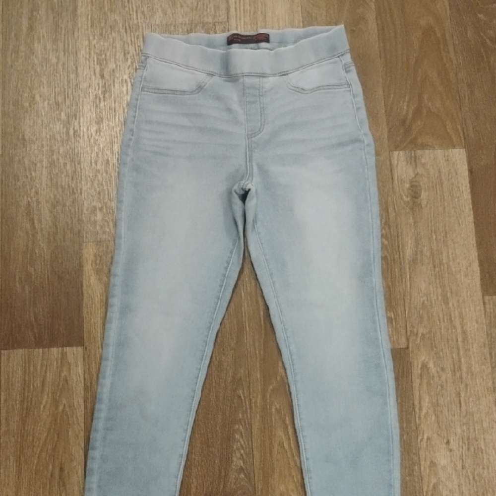 5/$20 No Boundaries M(7-9) Light Colored Jeggings